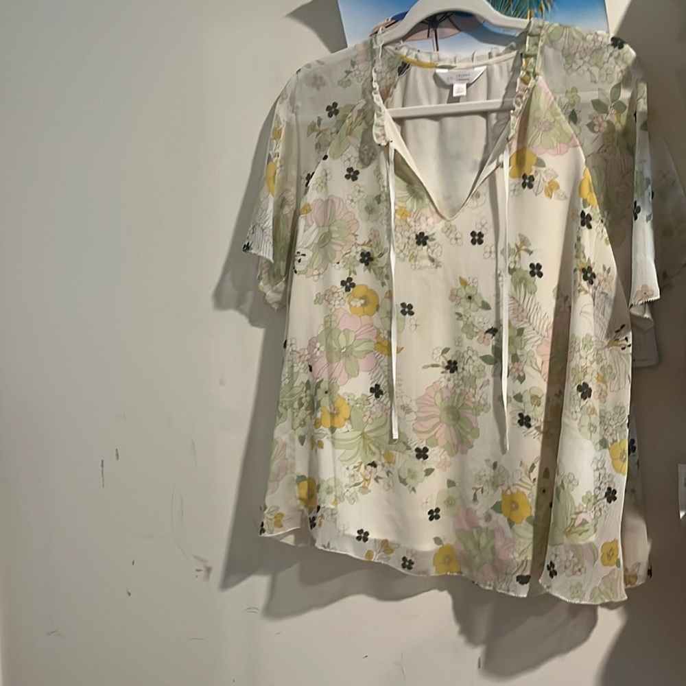 This is a gorgeous Lauren Conrad blouse.